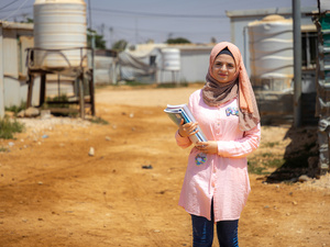 Rawa'a, 18 ans, originaire de Daraa, vient d'obtenir son diplôme d'études secondaires dans le camp de réfugiés de Zaatari, en Jordanie. Elle y vit avec sa famille depuis 2013.