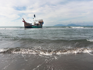 Un bateau ayant transporté des réfugiés en mer