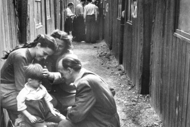 Black and white photo of refugee family in a camp in Europe