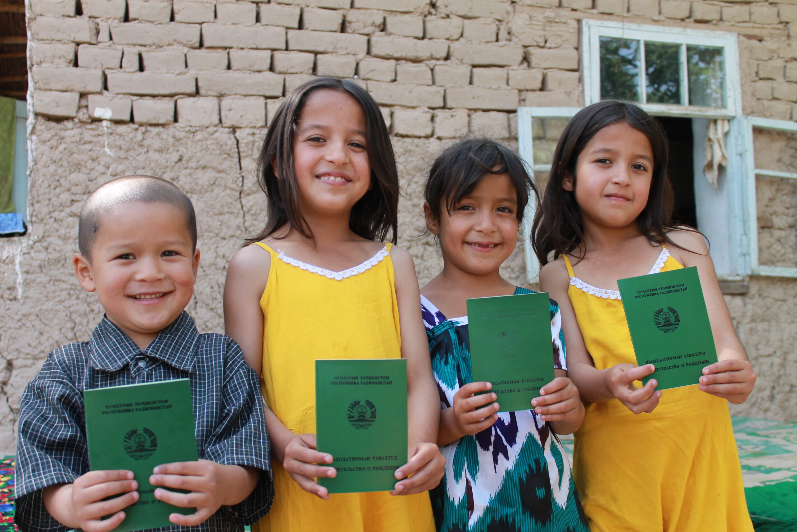 Children in Tajikistan with birth certificates
