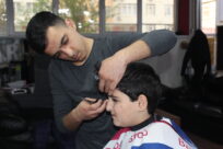 Afghan refugee at the cutting edge in Chișinău with a job at a barber’s