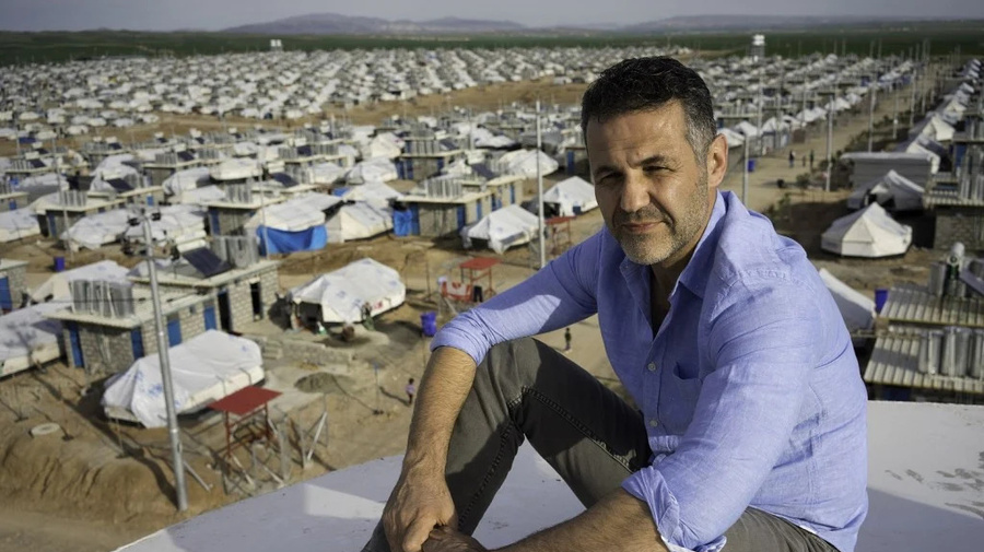 UNHCR Goodwill Ambassador Khaled Hosseini gets a bird’s eye view of Darashakran Refugee Camp during his visit to meet Syrian refugees in the Kurdistan Region of Iraq. 