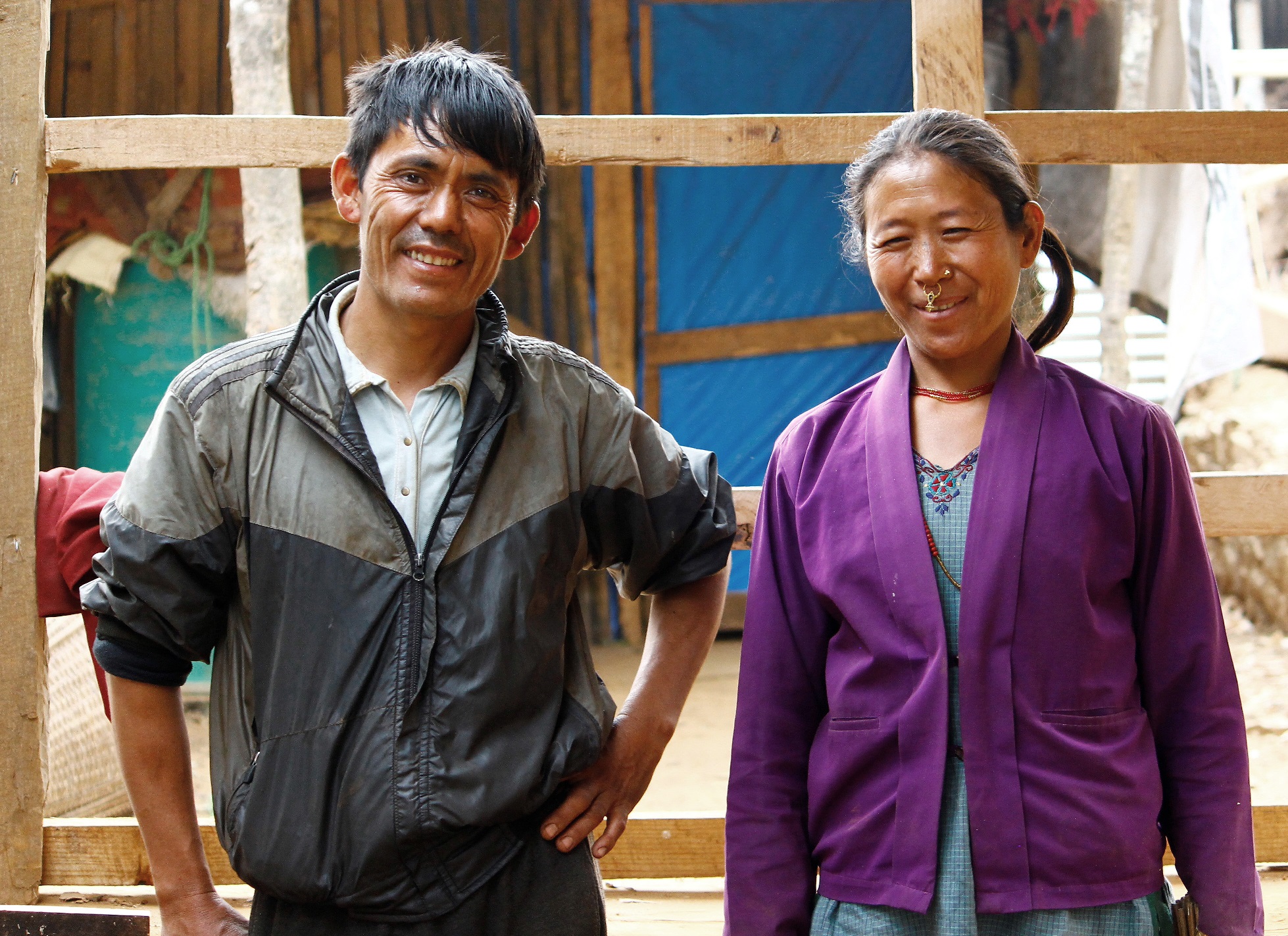 尼泊尔地震一周年，村民从废墟中重建