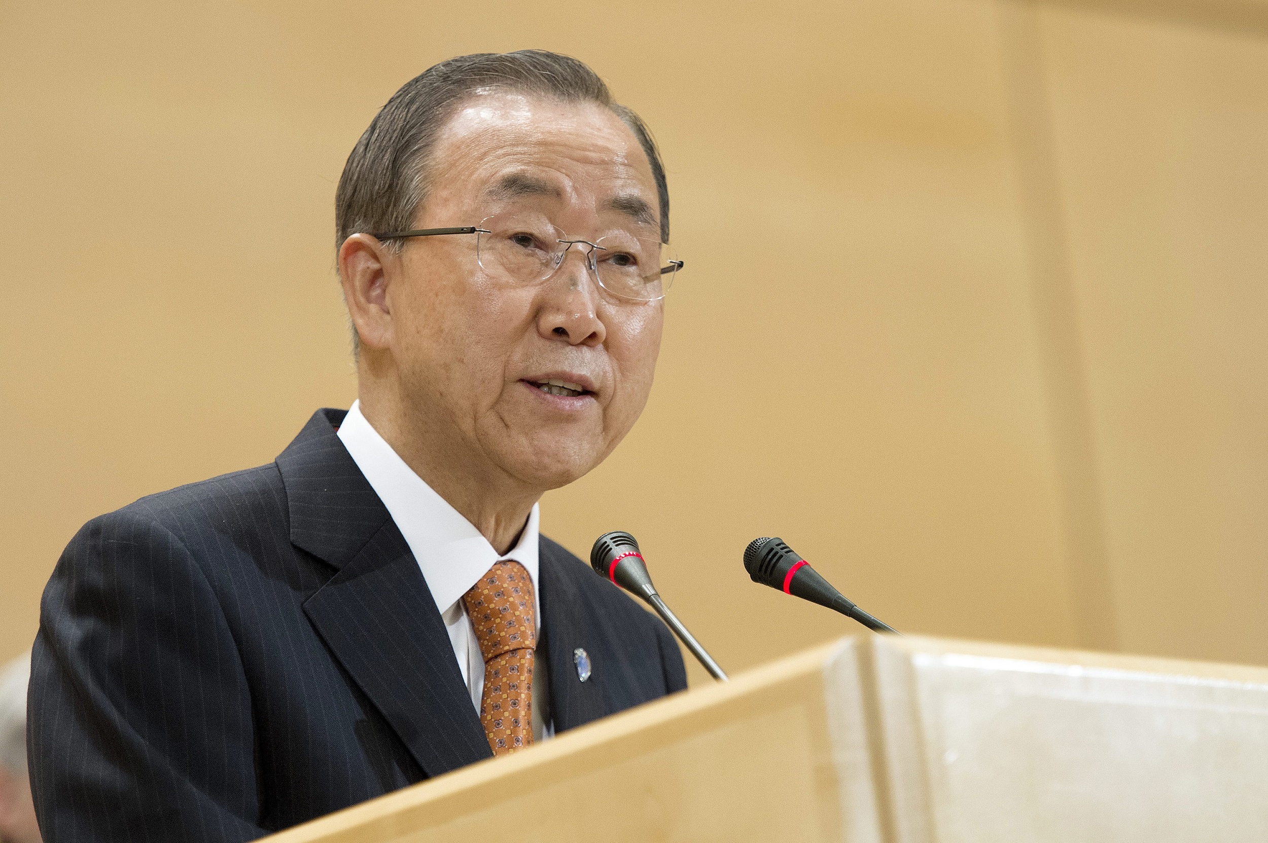 联合国秘书长回想他年轻时在韩战间奔走逃命，现敦促国际采取更多行动以解决流离失所的问题