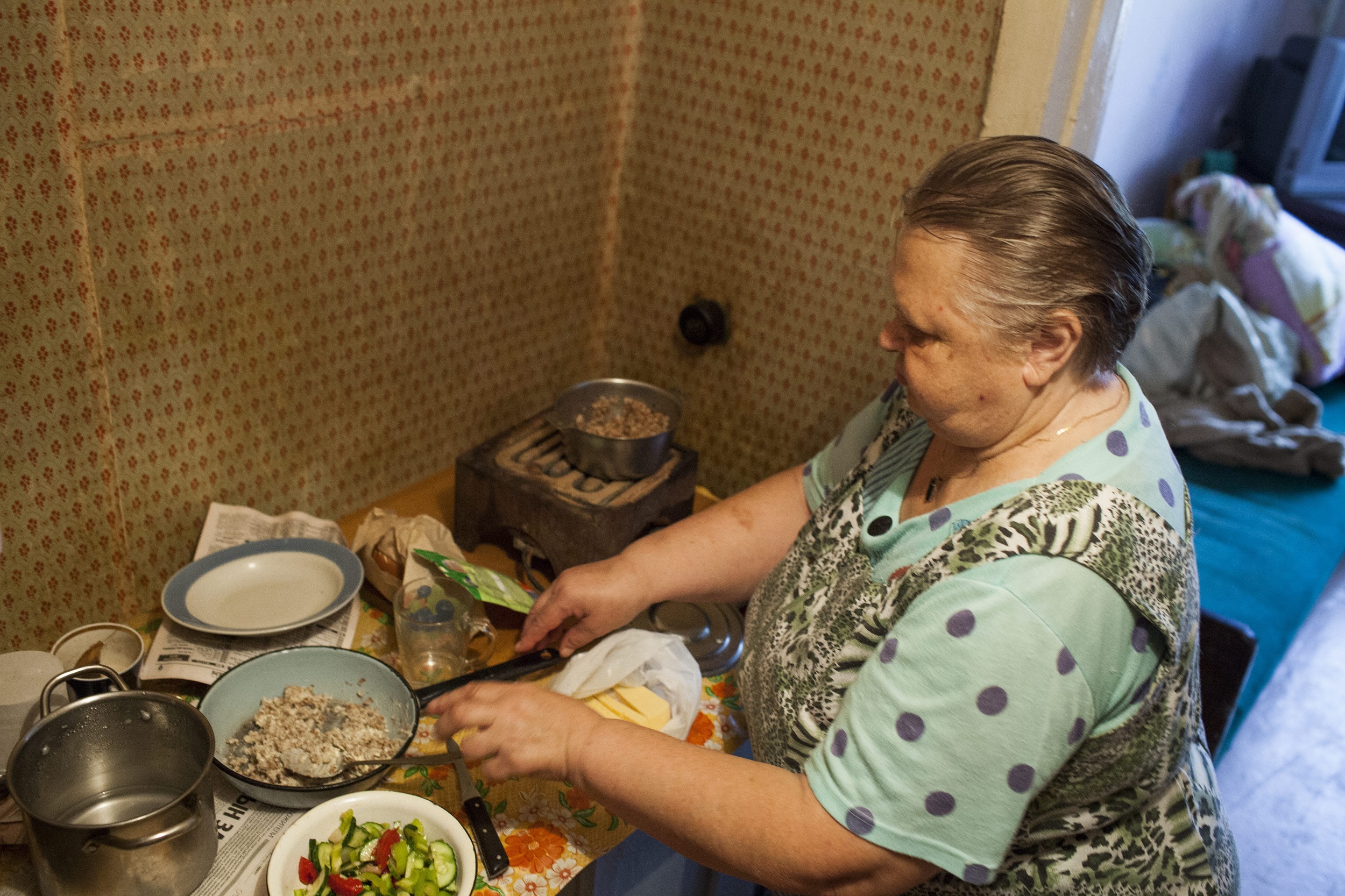 乌克兰境内流离失所者奋力求存，冀挨过艰苦岁月