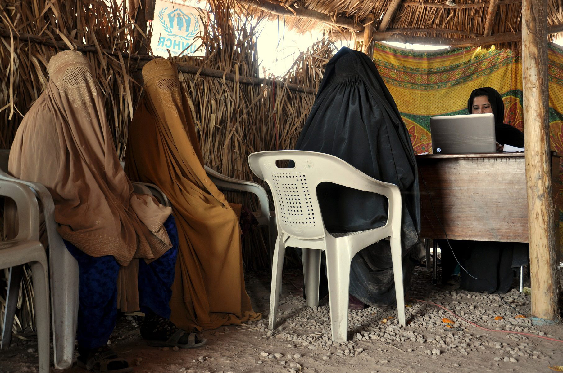 在巴基斯坦的难民署团队致力保护脆弱的流离失所妇女