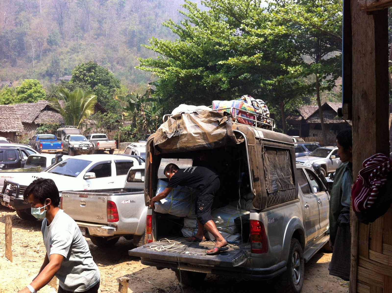 泰国境内难民营大火已造成37人死亡。联合国难民营展开援助行动