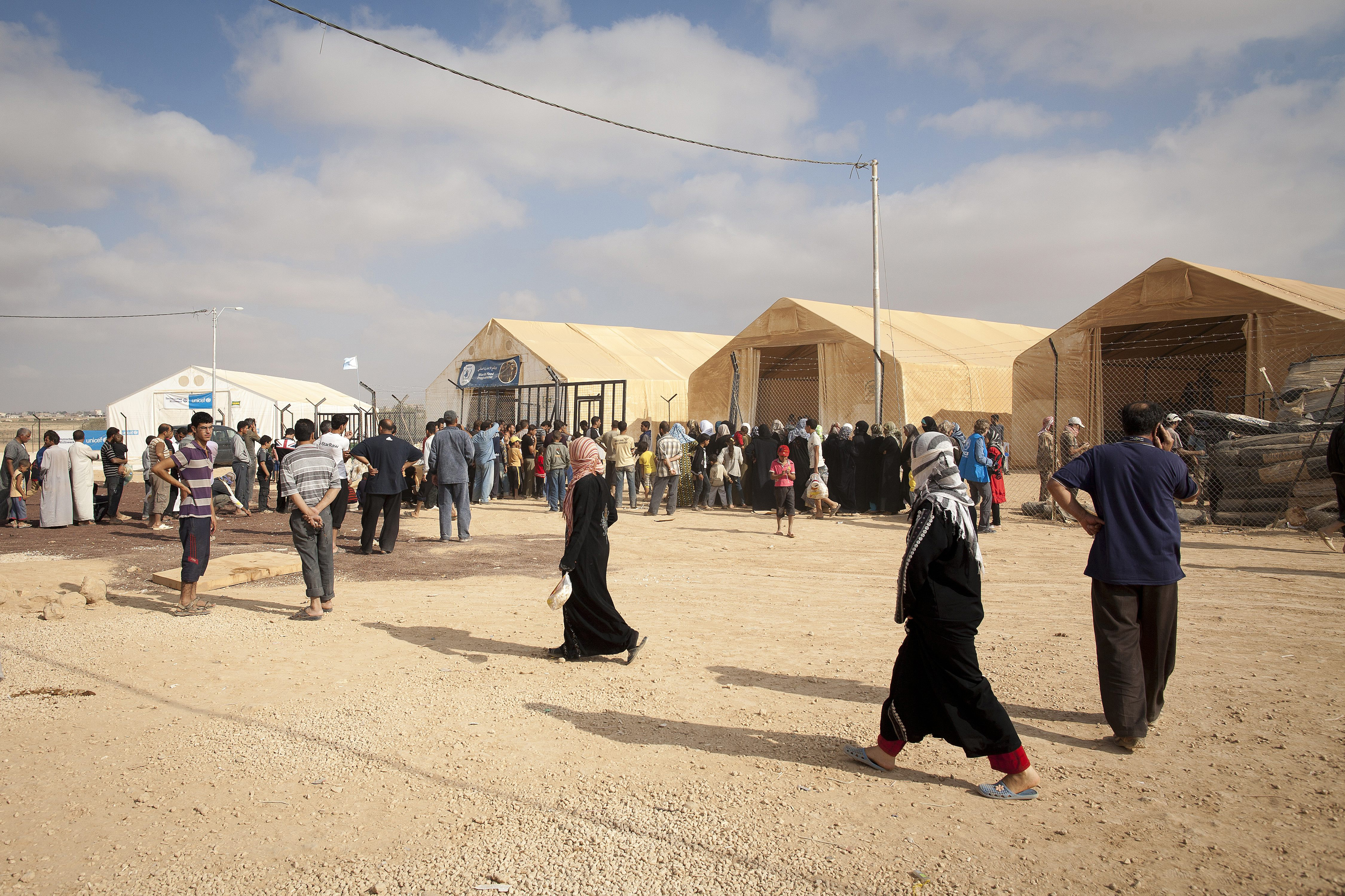进入约旦的难民数字创纪录，难民署协助准备新难民营