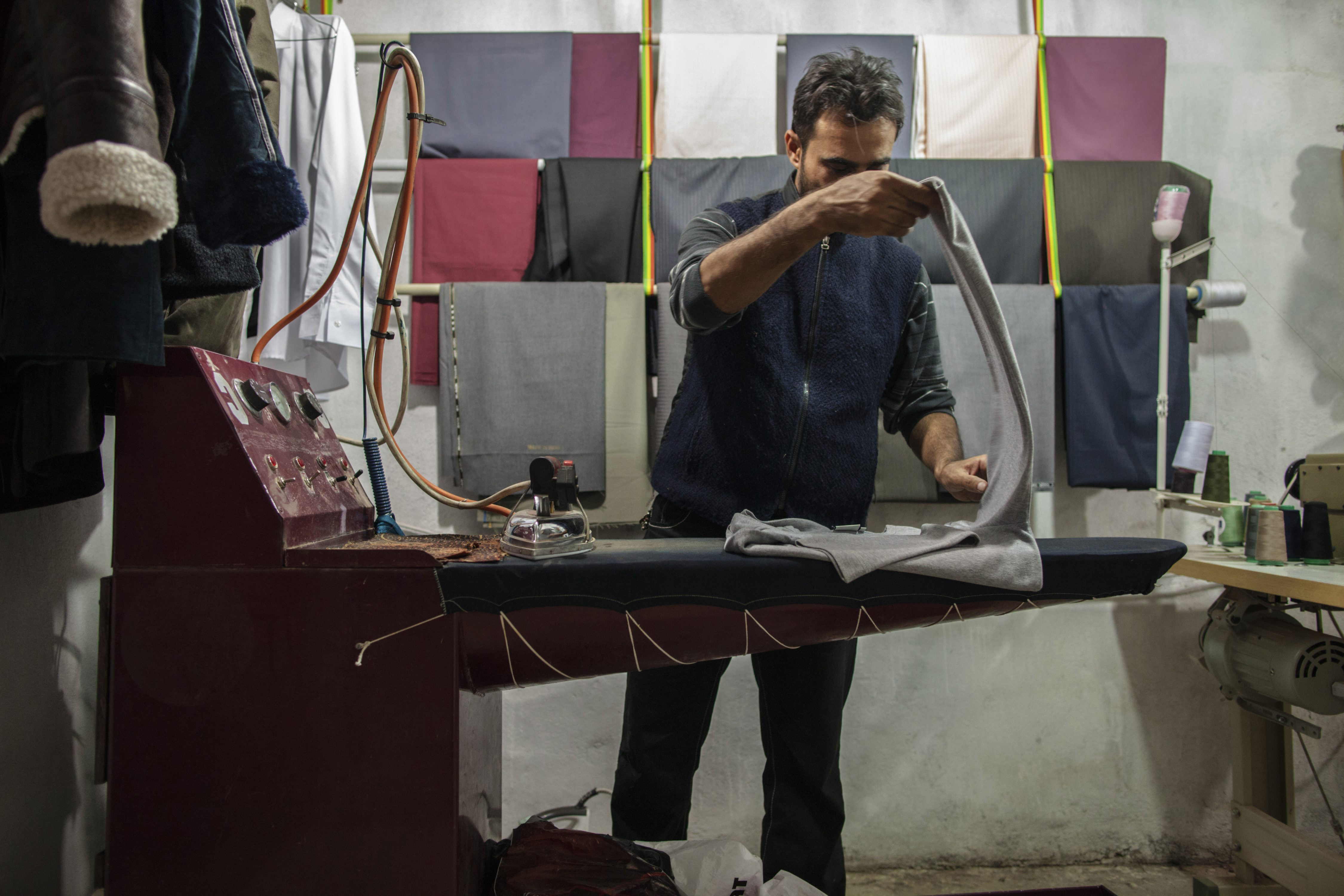 叙利亚人提供的裁缝服务，正切合在伊拉克难民营的难民需要