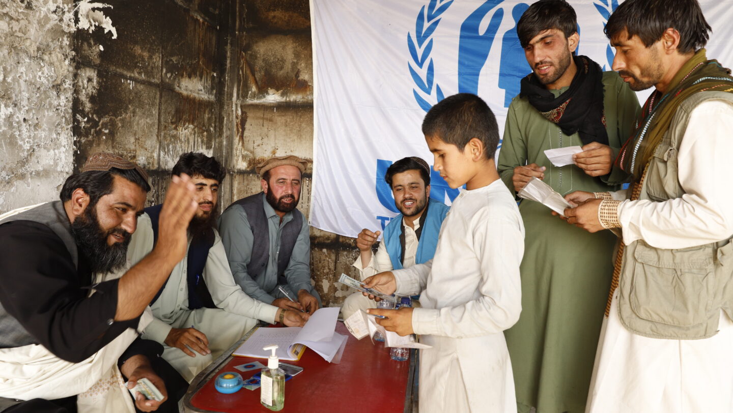 Afghanistan. As winter looms, UNHCR distributes cash and aid to displaced in Kabul
