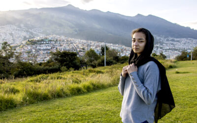 阿富汗少女在厄瓜多尔的东道城市留下自己的印记