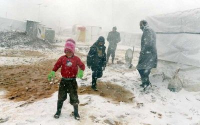 Η Υ.Α. και οι εταίροι της επιταχύνουν τη λήψη μέτρων για να βοηθήσουν τους πρόσφυγες εν μέσω έντονη χειμερινής καταιγίδας