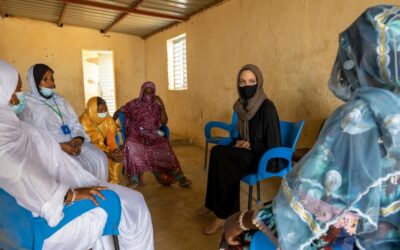 Angelina Jolie marks World Refugee Day with refugees in Burkina Faso