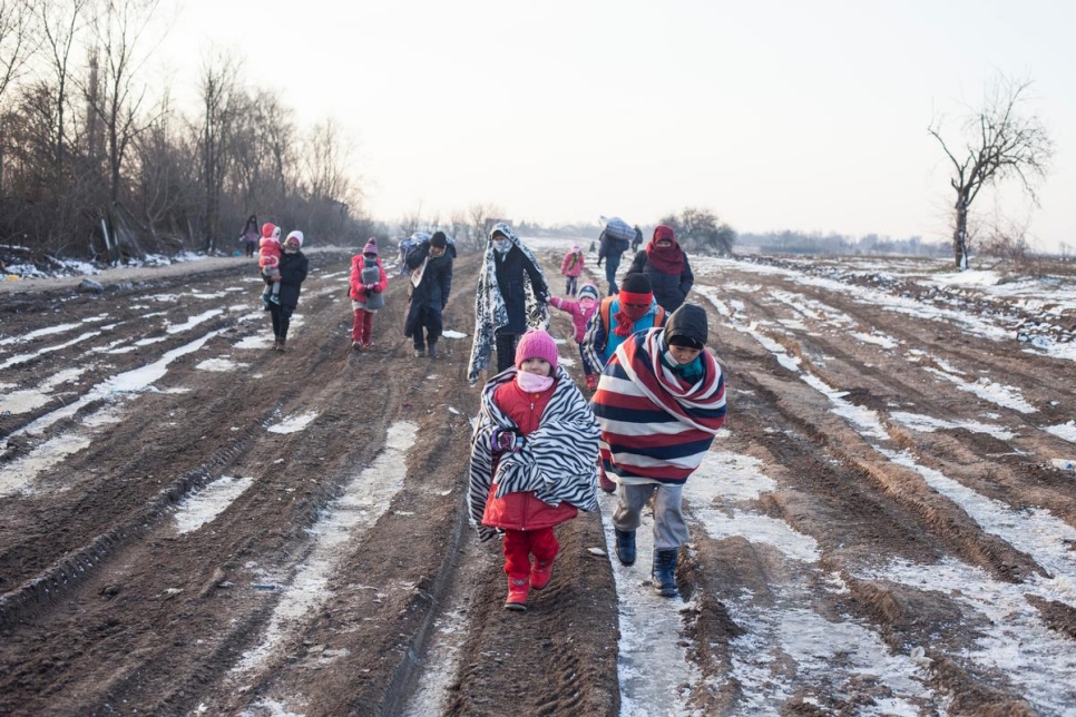 UNHCR vyzývá k pomoci uprchlíkům bojujícím s mrazivým počasím v Evropě