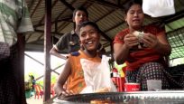 Auf dem Wochenmarkt werden die ethnischen Spannungen Myanmars vergessen