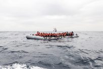 UNHCR-Bericht: Weniger Ankünfte über das Mittelmeer, Zahl der Todesfälle und Misshandlungen unverändert