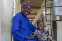 Un enseignant nigérian reçoit la distinction Nansen 2017 du HCR pour les réfugies