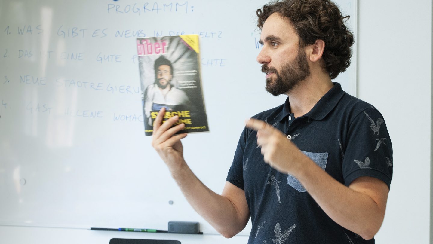 Flüchtlinge tauchen in Medienkurs des österreichischen Magazins „Biber“ in die Welt des Journalismus ein.