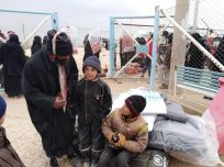 Des milliers de personnes fuient les combats dans le nord-est de la Syrie