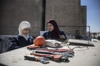 Jordanie: Devenue plombière par hasard, elle forme une équipe de réfugiées syriennes