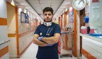 Flüchtling kämpft im Iran als Krankenpfleger gegen das Coronavirus