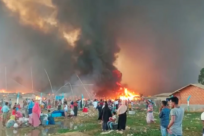 Tragische Opferbilanz bei Brand in Flüchtlingslager, Nothilfe angelaufen