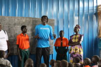 NBA-Star Wenyen Gabriel besucht sein Heimatland Südsudan