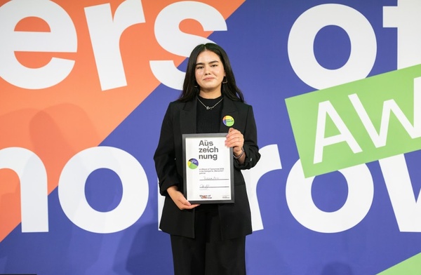 Robina bekommt eine Auszeichnung