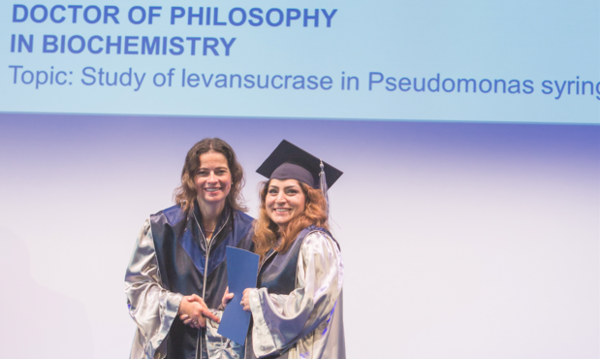 Amna bekommt ihren Doktortitel