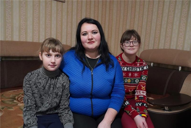 Olena mit ihren Kindern