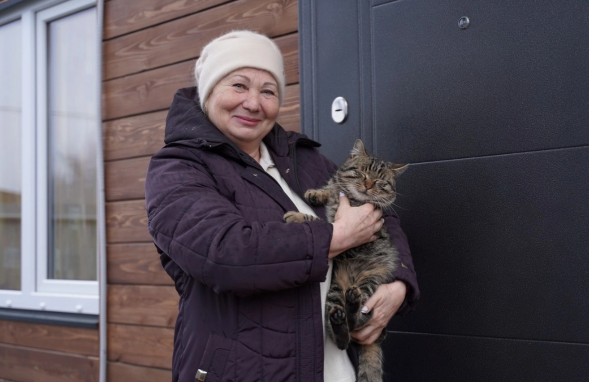 Tetiana mit ihrer Katze