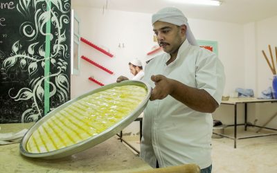 صانع حلويات سوري ينقل المذاق الدمشقي إلى القاهرة