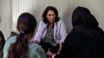 طبيبة عراقية تفوز بجائزة مرموقة لتقديمها الرعاية الصحية والنفسية للناجيات الأيزيديات