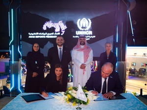 أثناء التوقيع على مذكرة التفاهم على هامش البطولة.