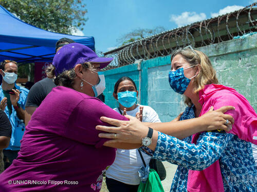 Deputy High Commissioner for Refugees Kelly Clements embraces Melania Reyes, coordinator of the Honduran women’s movement MOMUCLAA