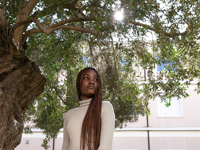 Italy. Bernice Kula-Kula walks in the garden at her residence
