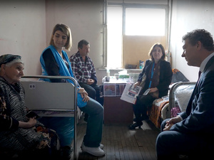 During his visit to Armenia, Philippe Leclerc, the UNHCR Regional Director for Europe, met with Lena and her nephew Styopa, who are both residing in a temporary shelter in Masis, Armenia.