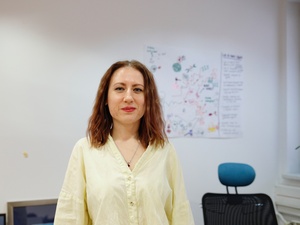 A woman standing in an office.