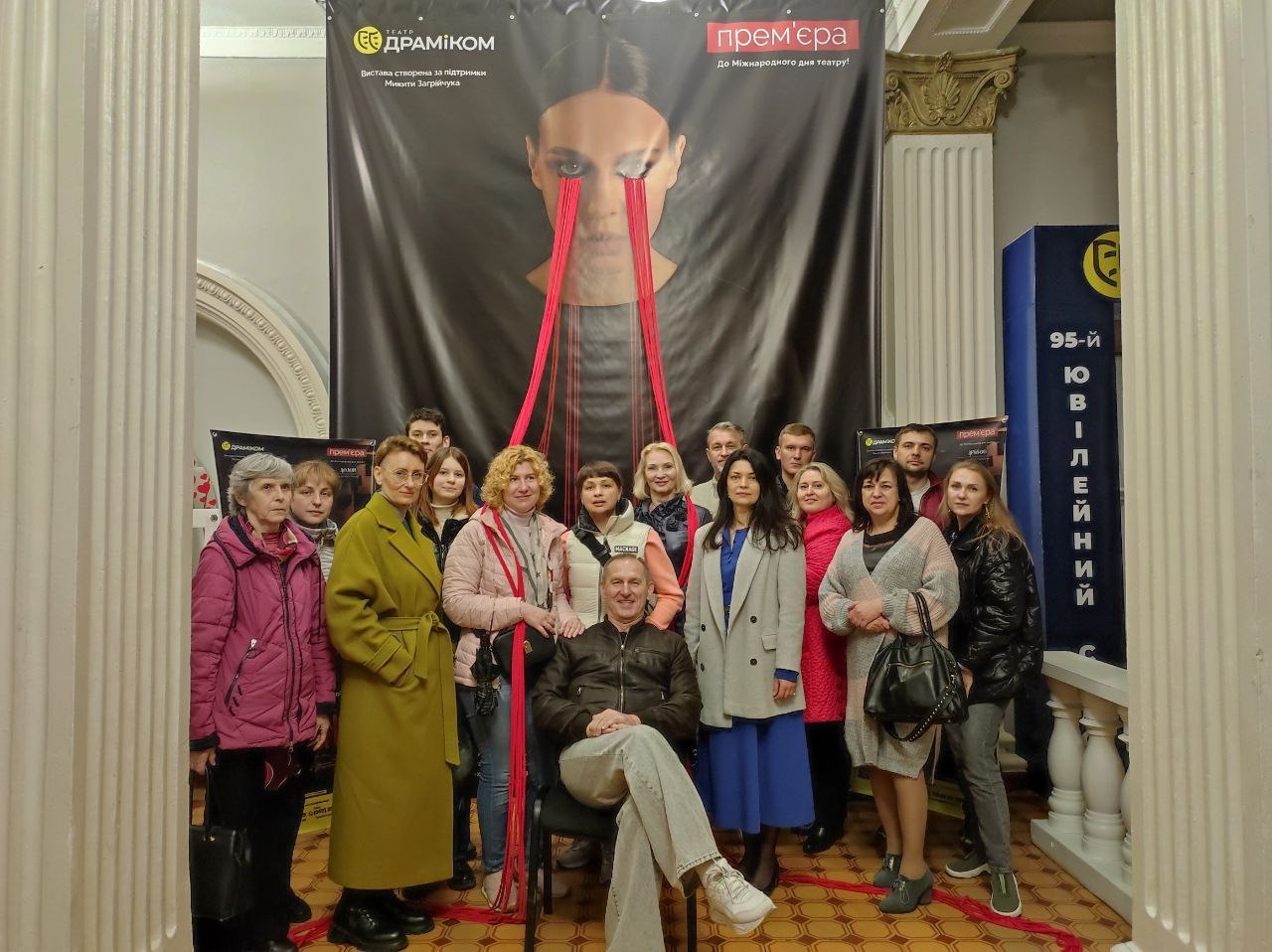 The language club moderated by Aina takes place twice per month with support from UNHCR's partner The Tenth of April, and twice more as a volunteer initiative.