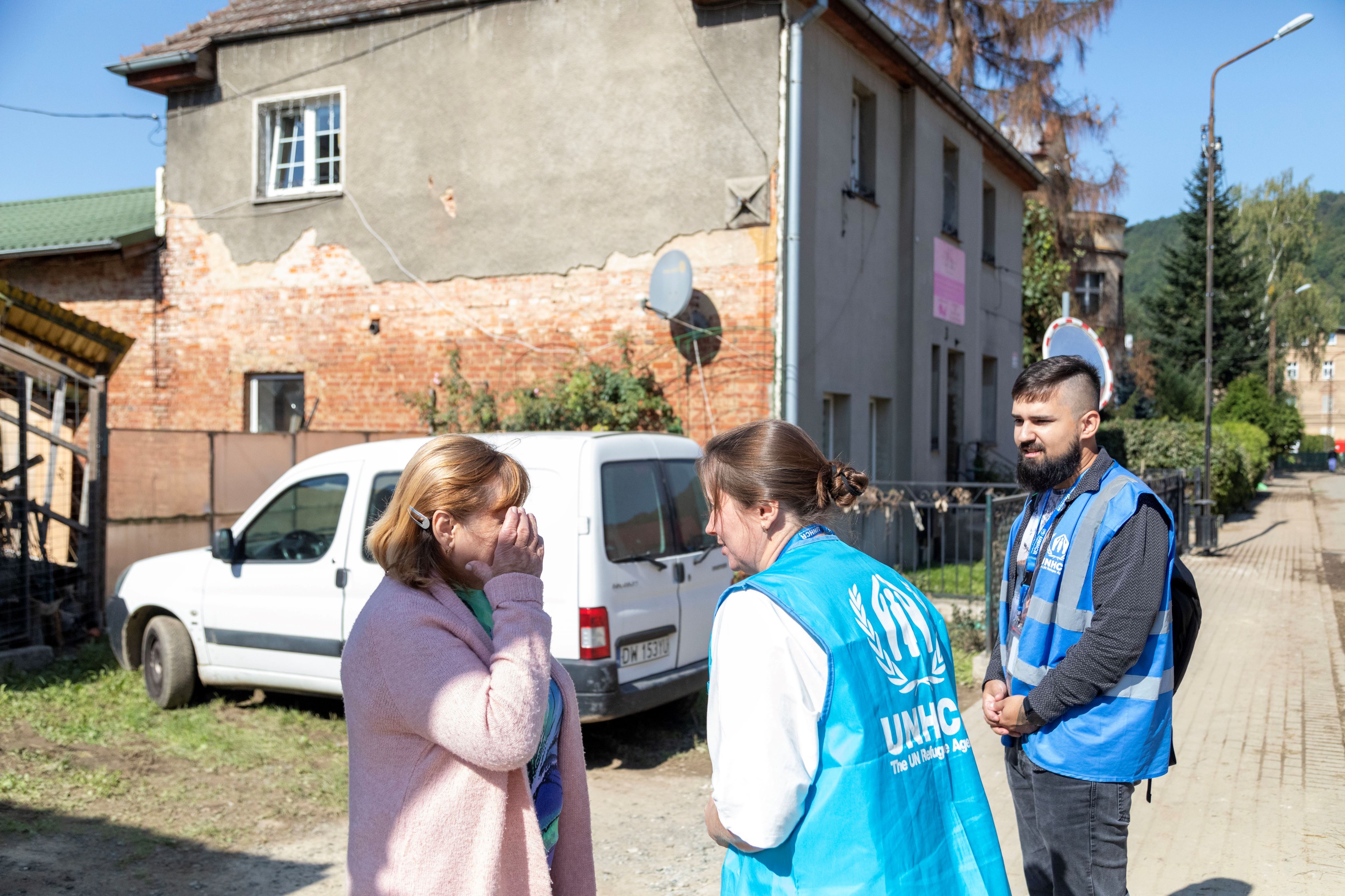 In Bardo, Poland, UNHCR protection monitors talk to flood survivors to better understand their current situation and needs.