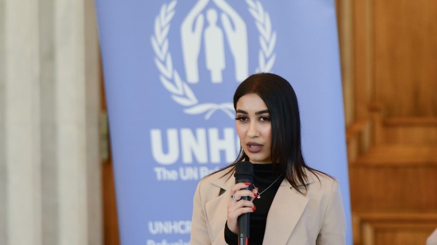 Felicia Bludoi, 23, is a Roma law student working as a community mediator and news presenter in Moldova. During the regional conference, Felicia shared her experience and insight with the audience while urging them to extend support for Roma refugees and marginalised communities.   