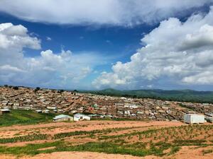 Une vue aérienne d'un camp de réfugiés