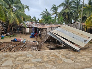 Un abri en ruines après les dégâts causés par le cyclone