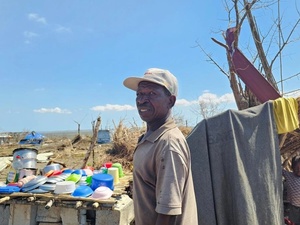 Mazamo Itabile et sa famille ont dû fuir la province de Cabo Delgado au nord du Mozambique, leur maison ayant été détruite par le cyclone Chido le 15 décembre.