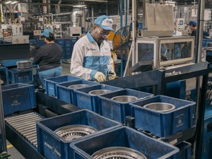 Makendy, réfugié haïtien, a été accueilli à Aguascalientes dans le cadre du Programme d'intégration locale du HCR. Il y a trouvé un emploi dans une usine de pièces automobiles.