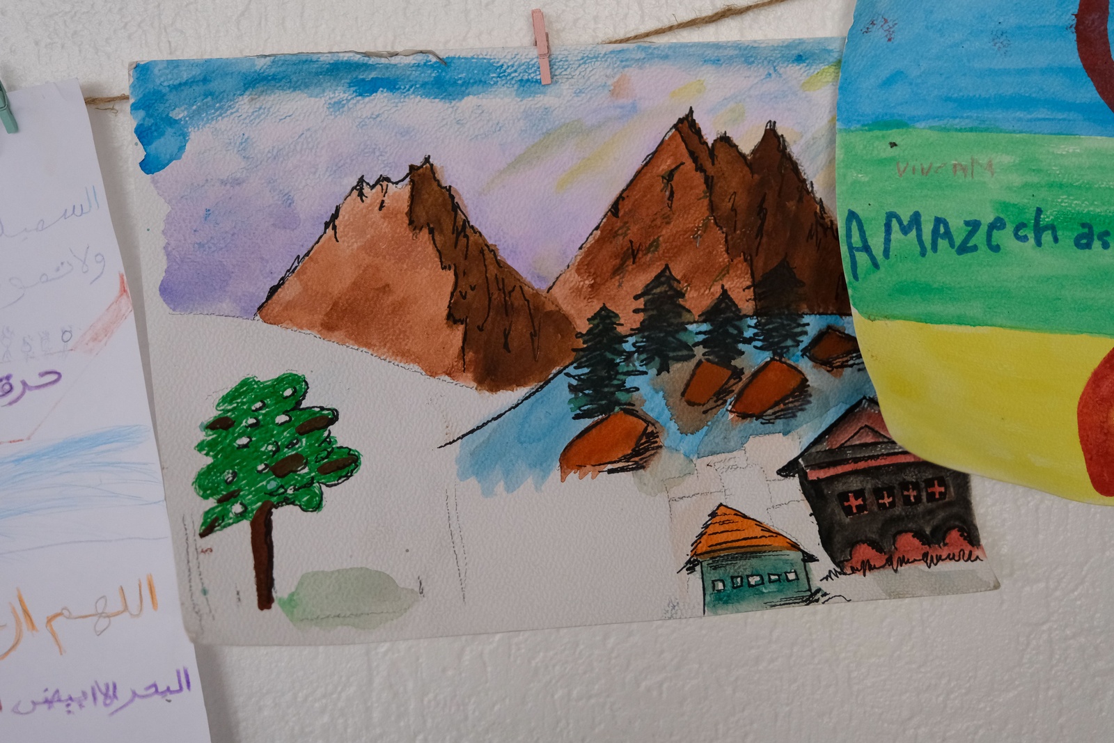 Dessins dans les locaux de l'association Refuges Solidaires