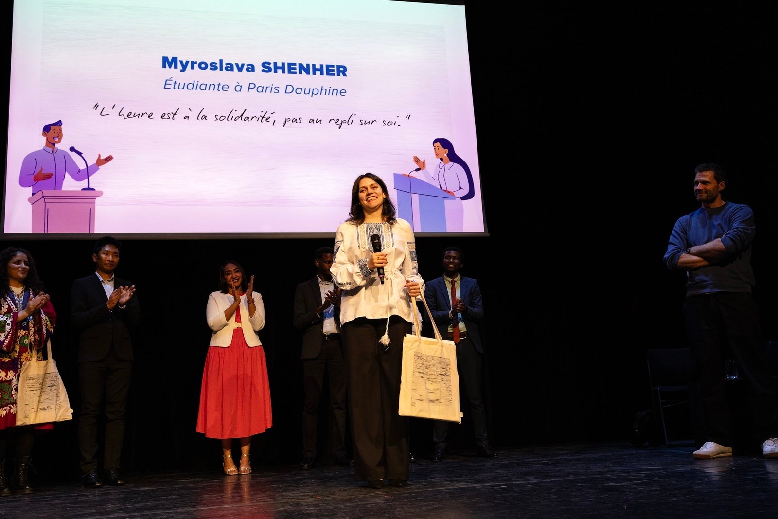 Myroslava, étudiante à l'Université Paris Dauphine, réfugiée d’Ukraine, est la lauréate de la troisième édition du concours d’éloquence "Voix en Exil" du HCR. 