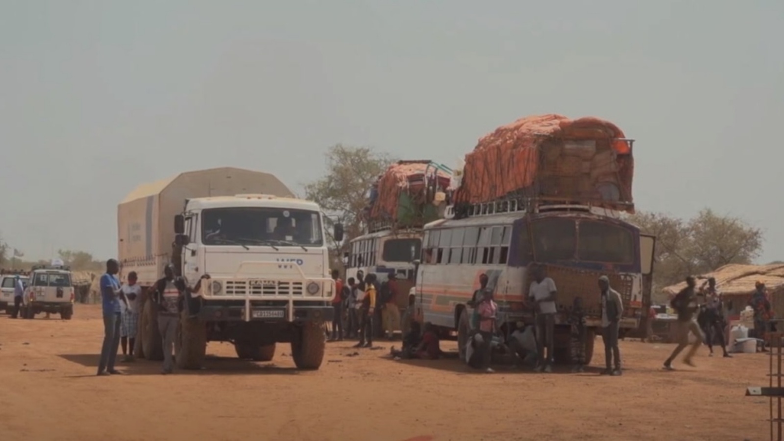 Des camions transportant du matériel