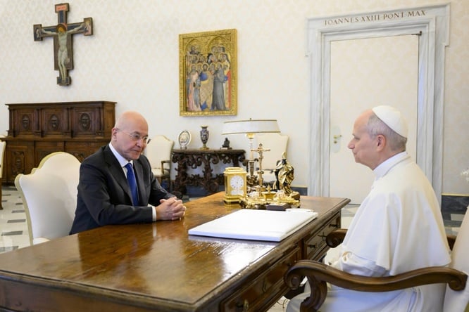 The United Nations High Commissioner for Refugees, Barham Salih, is received by His Holiness Pope Leo XIV, in the Holy See. In the picture, the two men are sitting one in front of the other at a desk.