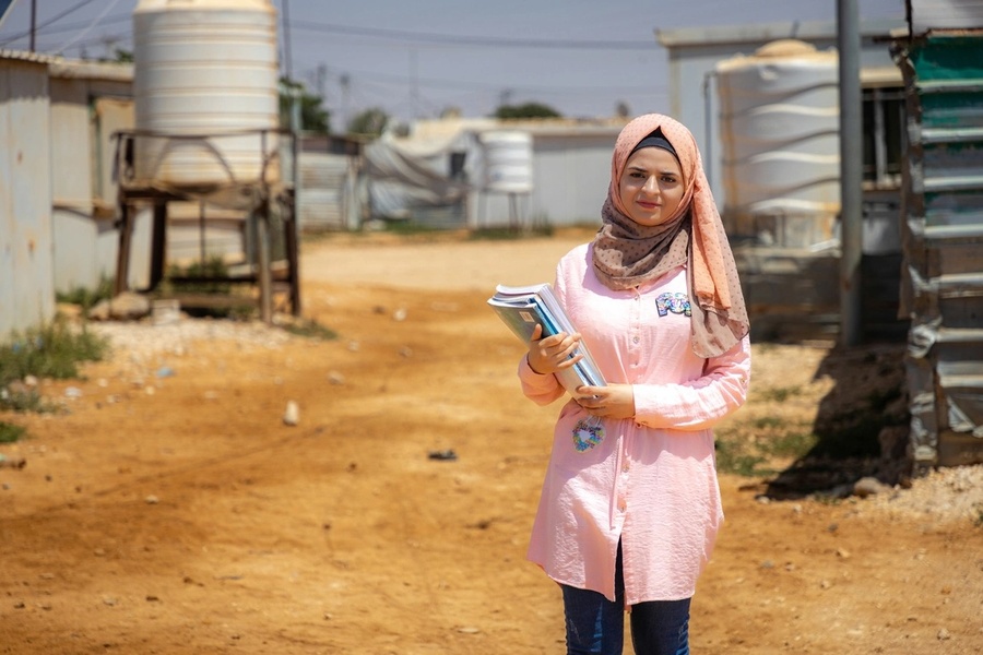 Rawa'a, 18 ans, originaire de Daraa, vient d'obtenir son diplôme d'études secondaires dans le camp de réfugiés de Zaatari, en Jordanie. Elle y vit avec sa famille depuis 2013.